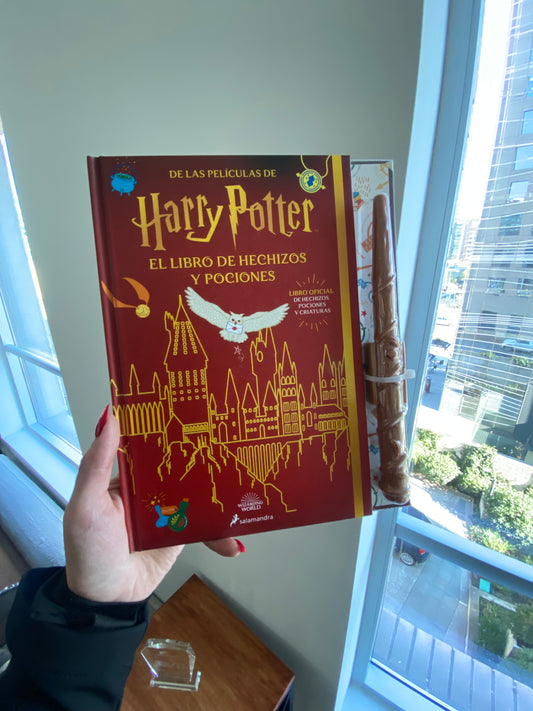 LIBRO DE HECHIZOS Y POCIONES - HARRY POTTER.